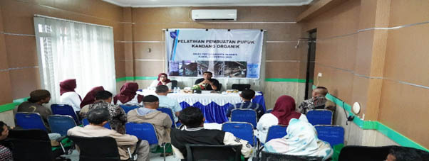 PELATIHAN PEMBUATAN PUPUK ORGANIK